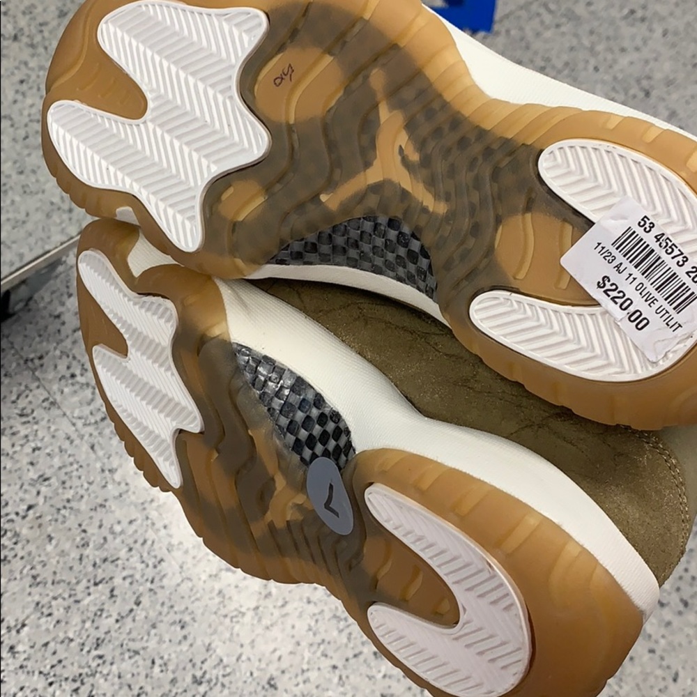 Jordan 11 - Picture 3 of 3
